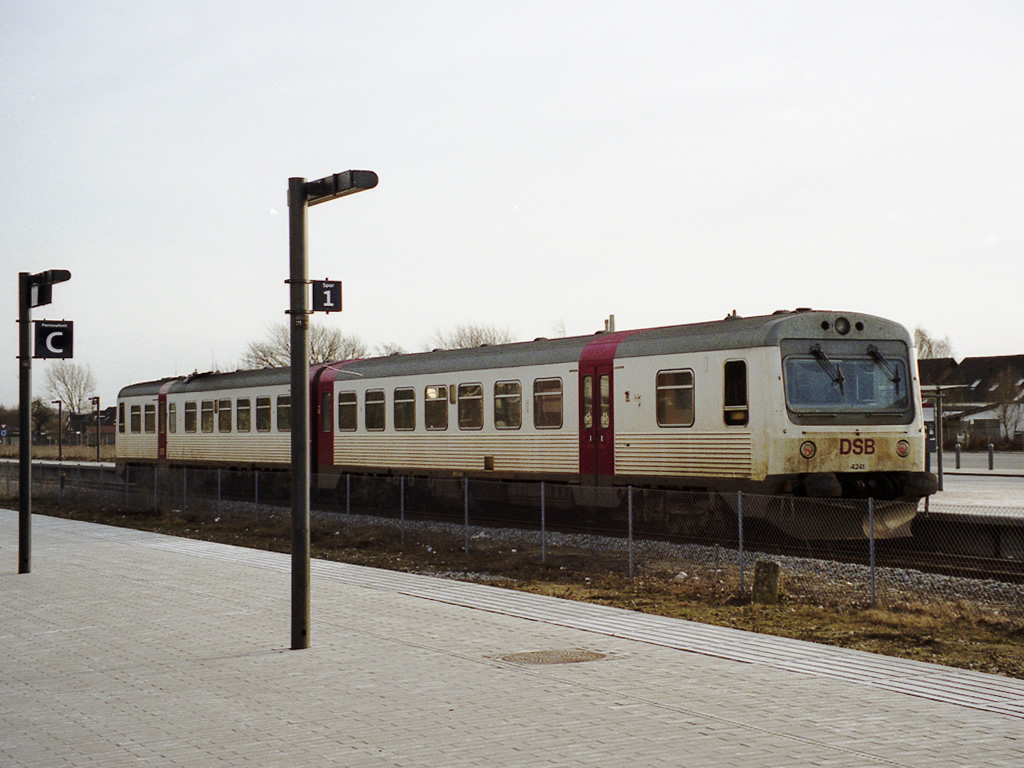 電車 / Train 11